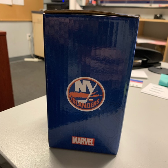 Marvel Iron Man Bobble Head- Islanders colors - Picture 5 of 5